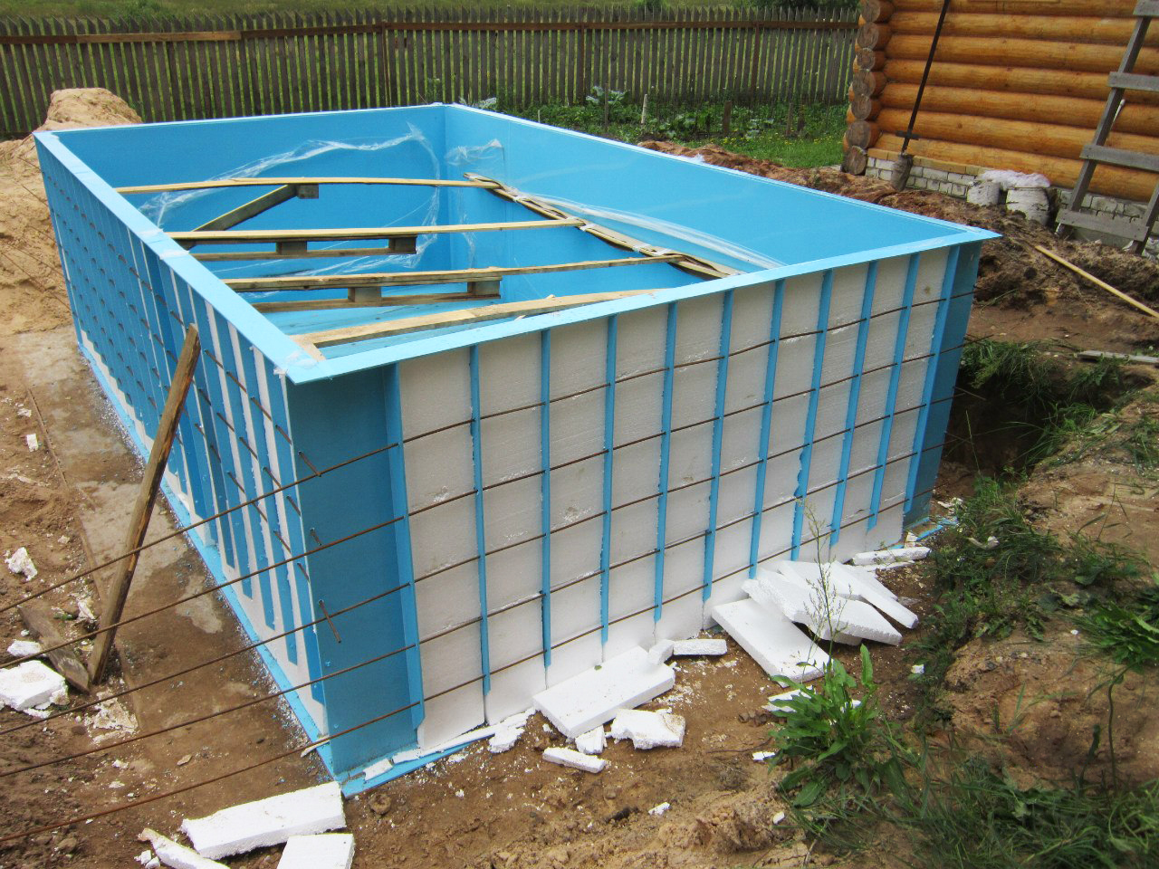 Услуги монтажа пластиковых бассейнов