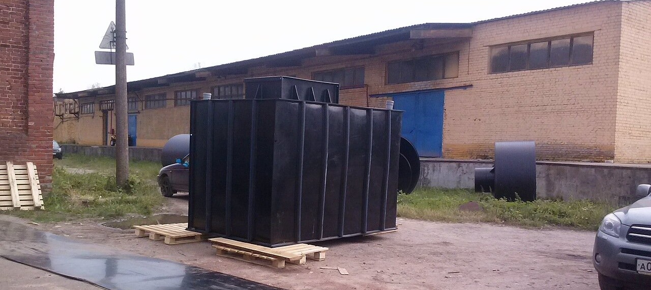 Современные пластиковые погреба изготавливаются из высококачественных полимерных материалов, обладающих исключительной прочностью, химической стойкостью и долговечностью.