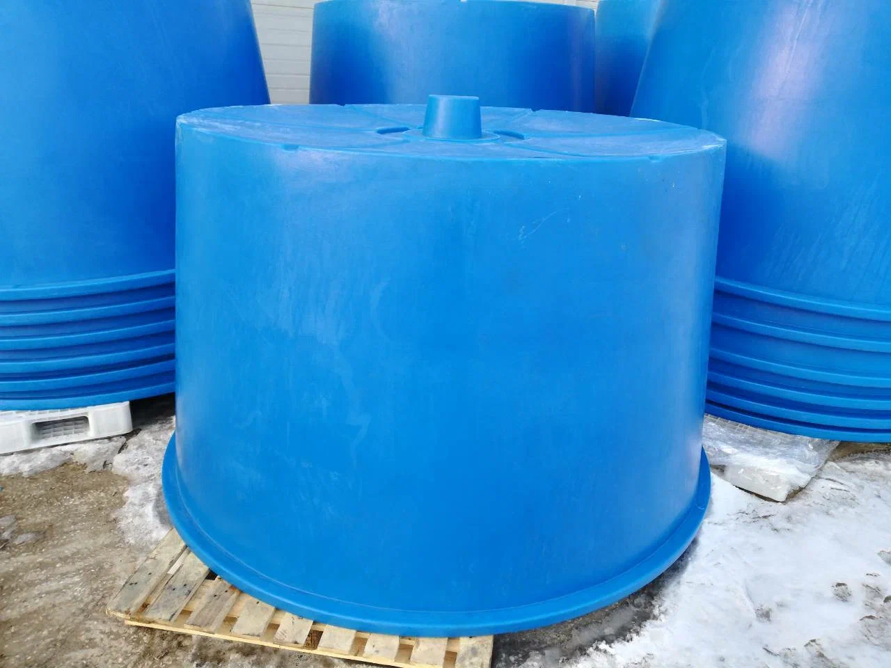 Купить пластиковые емкости для разведения рыбы