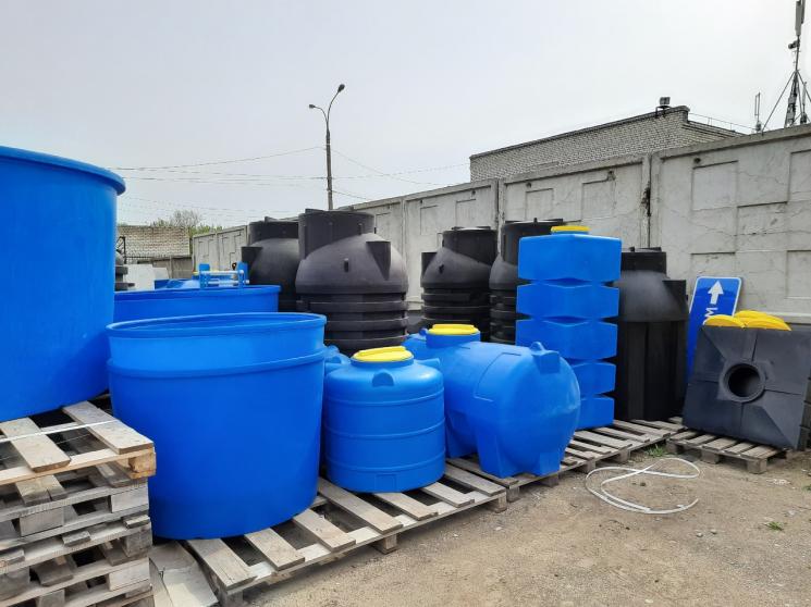 Комплектующие к пластиковым емкостям