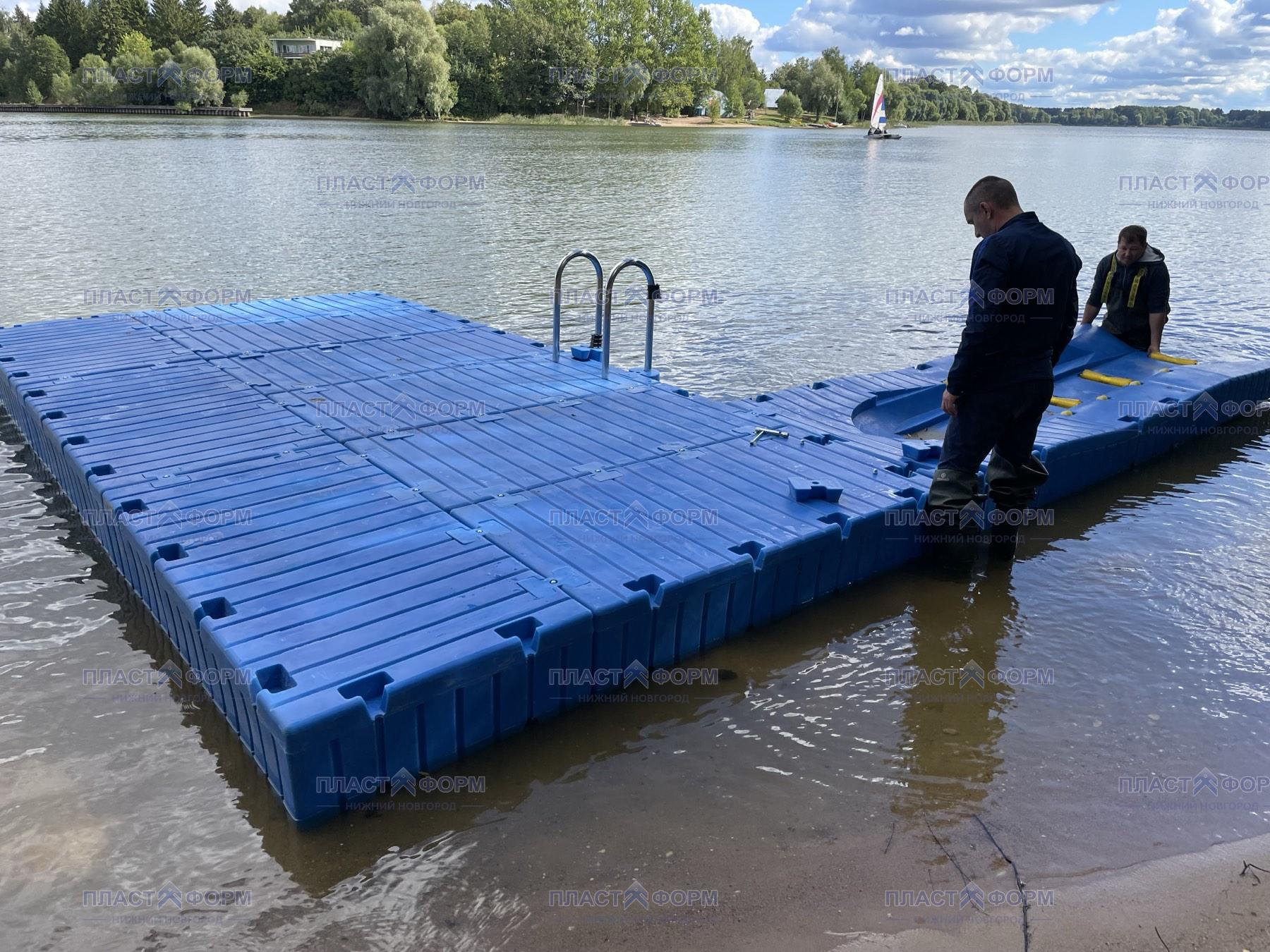 Понтон причал пластмассовый на море